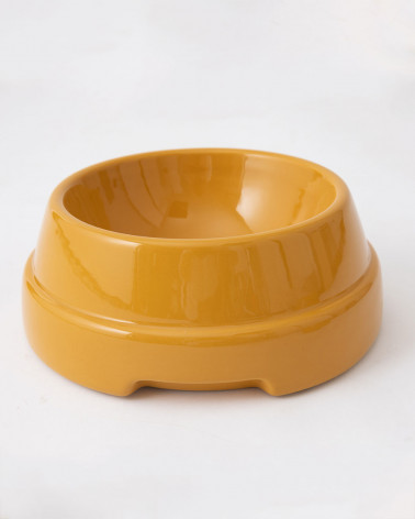 Elegant dog bowl in four exclusive colors.