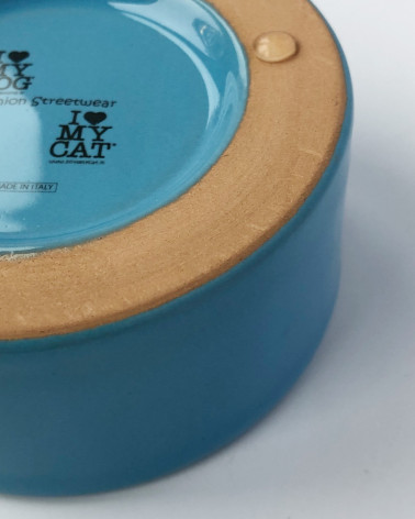 Elegant dog bowl in three exclusive colours.