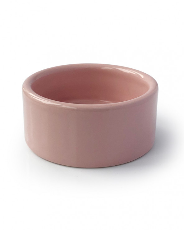 Elegant dog bowl in three exclusive colours.