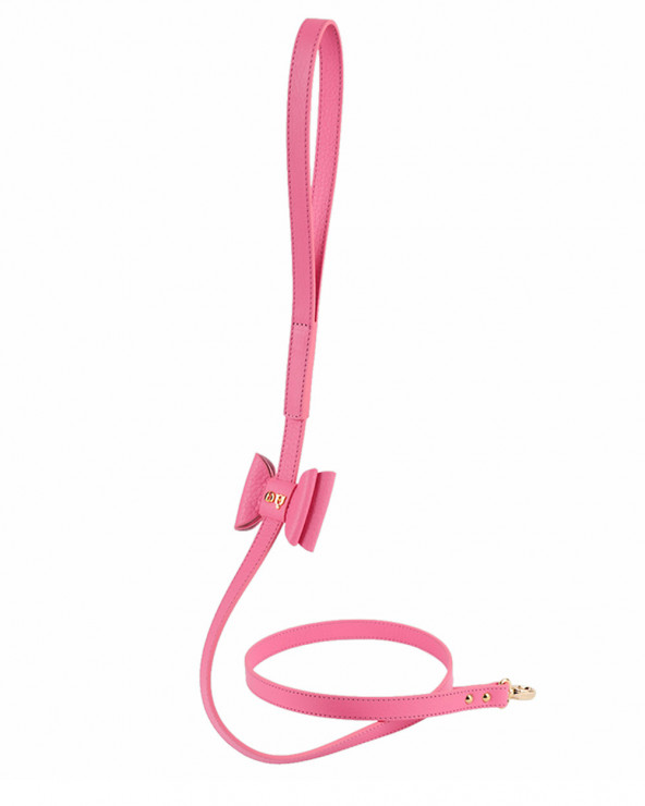 Exclusive leash in pink with a pretty bow.