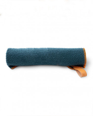 Soft and cuddly blanket made of original Casentino wool in two colors.